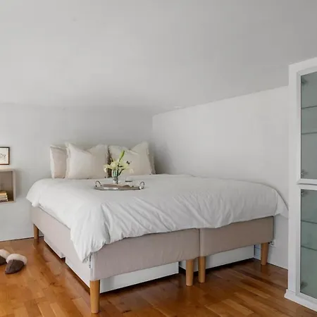 Modern And Airy In Center